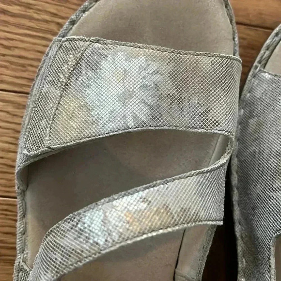 [10]Aravon womens Cambridge  3 Strap Wedge Sandal - Picture 3 of 7